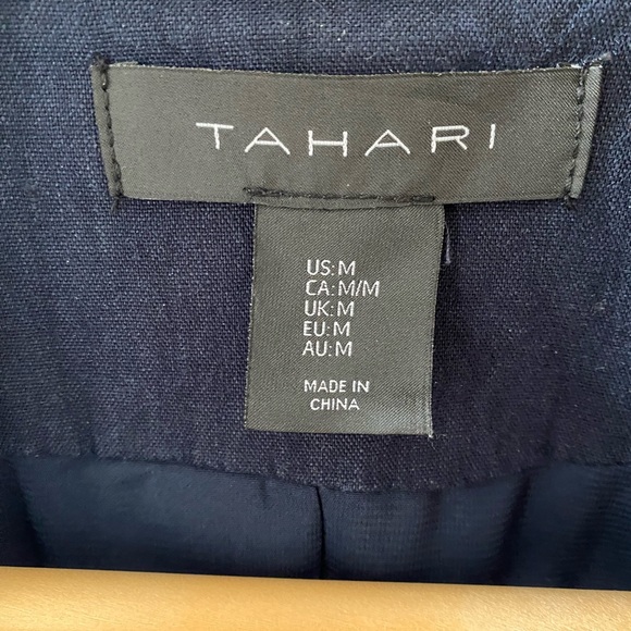 Tahari Navy blue blazer. Outer shell is linen. Only worn a few times. M - Picture 4 of 5